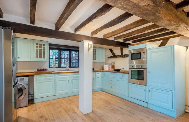 16th Century Thatched Cottage - Photo 4