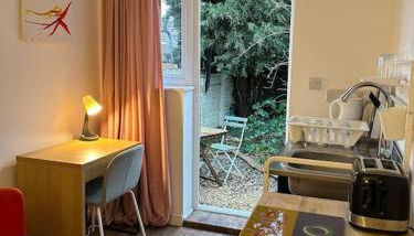 Garden Apartment with free Parking and EV - Foto 4