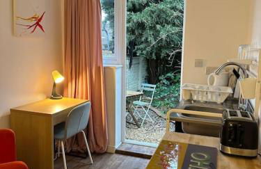 Garden Apartment with free Parking and EV - Foto 4