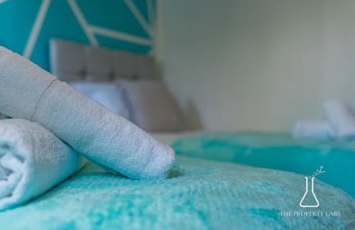 Luxury Birmingham City Centre Townhouse with BALCONY- Sleeps 10 - FREE Parking - Perfect for Contractors, Business Travellers, Families and other Groups - Near Bullring, Newstreet, Selfridges, NEC, NIA & Birmingham airport - Photo 52