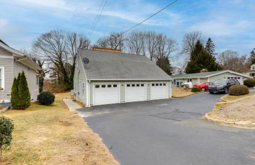 Walk to Eastern Point Beach Apt with Water View! - Foto 24