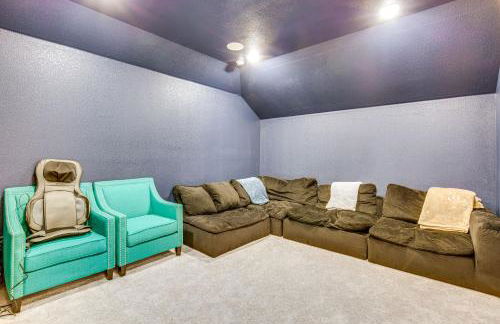 Game Room and Home Theater Retreat Near Omni PGA! - Foto 20