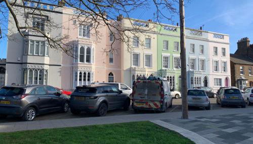 Grand 2 bed Georgian apartment at Florence House with king bed, in the heart of Herne Bay & 300m from beach - Foto 2