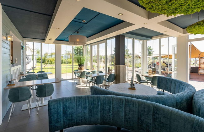 Villa in Hellevoetsluis Near North Sea Beach - Photo 24