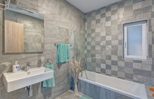 Luxury 2 Bedroom Apartment by the Sea - Foto 12