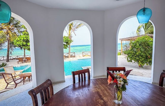 Solymar Staffed Beach Front Villa - Photo 58