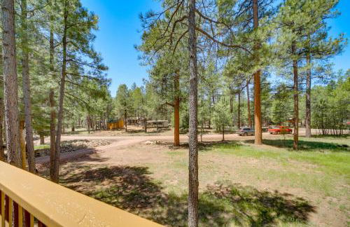 Hike and ATV Secluded Happy Jack Cabin with Deck - Foto 21