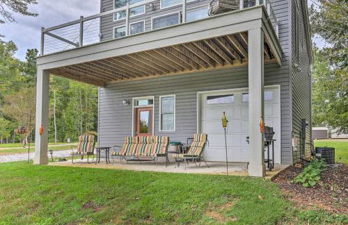 Waterfront Greenwood Getaway with Deck and Grill! - Foto 2