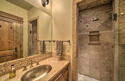 Stunning Ski-InandSki-Out Penthouse Condo with Hot Tub - Foto 28