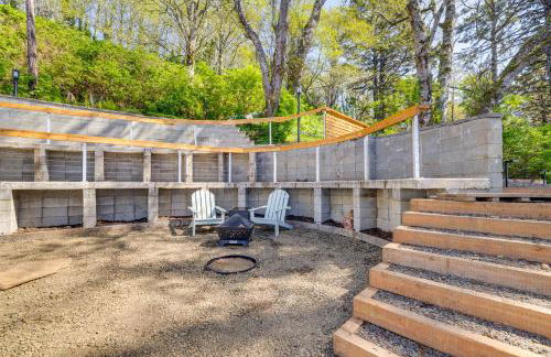 Walk to Winema Road Beach Home with Hot Tub! - Foto 2