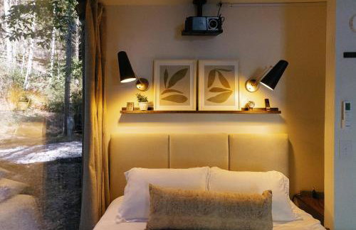 Modern Mirror Home w/ Hot-tub | “Glass House” #2 - Foto 14