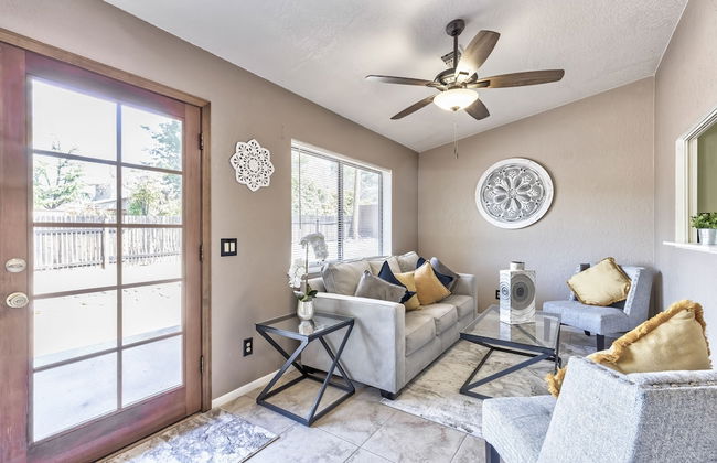 Luxurious Home with Red Rock Views - Foto 31