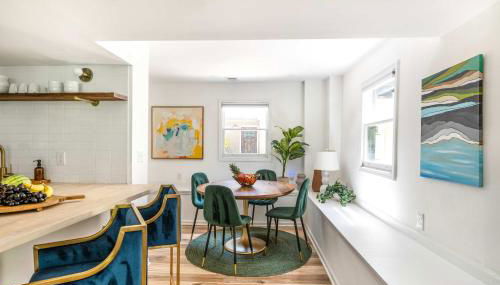 Lion's Lair - Photo 2