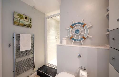 Spacious Coastal Retreat with Sea Views - Foto 54