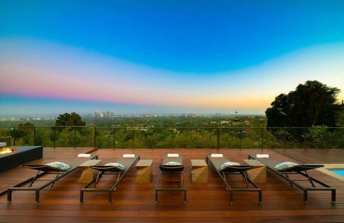 Stunning Modern Estate in BH with Pool, Spa, and Views - Foto 7