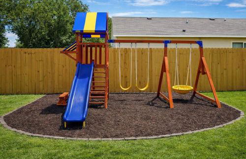 5bd/3ba Family Oasis with Playground and Pool - Foto 24