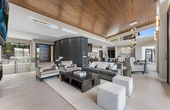 Lakeview Luxury Home in Vineyard w Infinity Pool hot tub - Photo 73