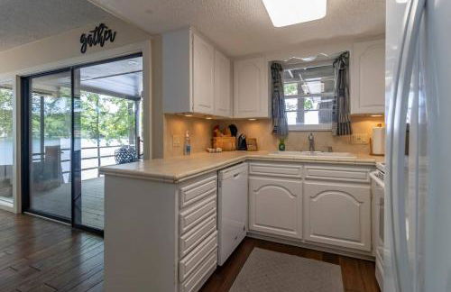 What-A-View HSV - Serene Lakeside Town Home - Foto 13