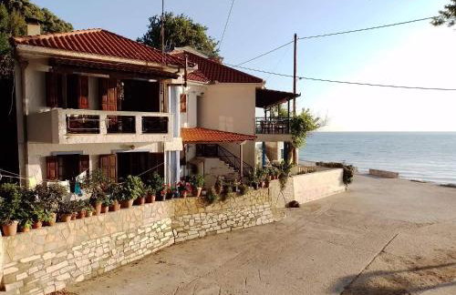 Kamari Beach guest house - Photo 42