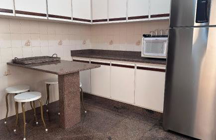 Casa com Piscina no Centro - 13 pessoas - Churrasqueira - Elegante - Foto 11