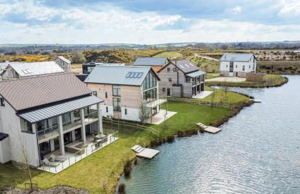 Lakeside property with spa access on a nature reserve Overton Island 11 OI11 - Photo 3