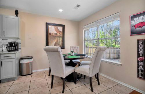 Relaxing Backyard with Fire Pit and Near Parks - Foto 14