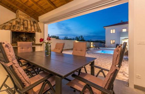 4 Bedroom Cozy Home In Donja Jagodnja - Foto 9