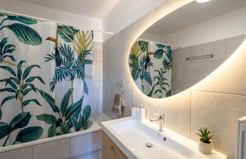 The Mirror House - Photo 15