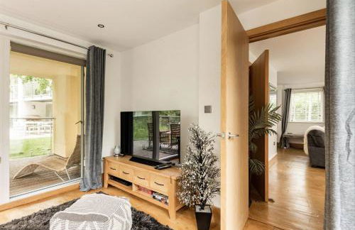 Modern contemporary home in beautiful setting - Foto 40