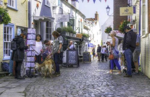 2BR Heated Yacht, Lymington Centre, Beautiful View - Photo 23