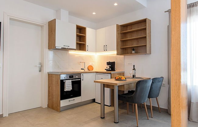 Santorini Villatzio Suites - Photo 21