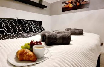 New Modern SelfCheckin PublicFreeParking HighSpeed Wifi KingSizeBed - Foto 7