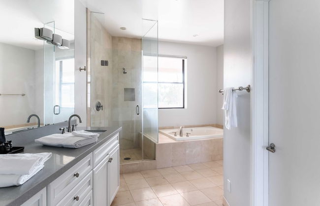 Ivory II By Avantstay Gorgeous Spacious Home w/ Views Close To Old Town - Photo 21