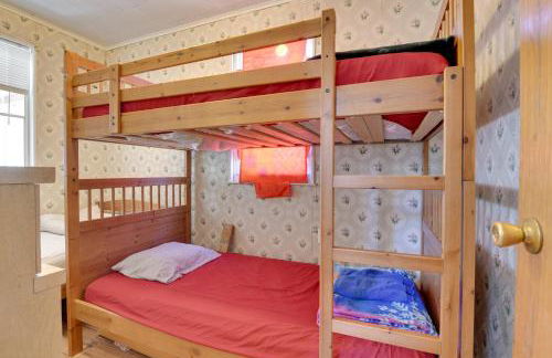 Shared Fire Pit and Kayaks Catskills Lake Retreat! - Foto 12