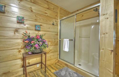 Bear Naked Hideaway - Relax in the hot tub with sounds from the nearby creek - Foto 25