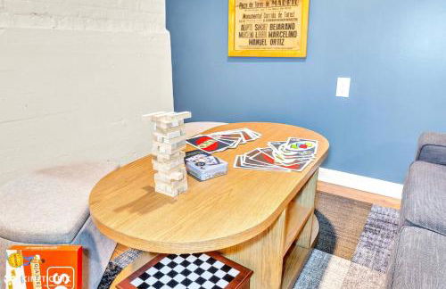 Sleeps 10 + Coffee bar + Game Room + Train to CHGO - Foto 50