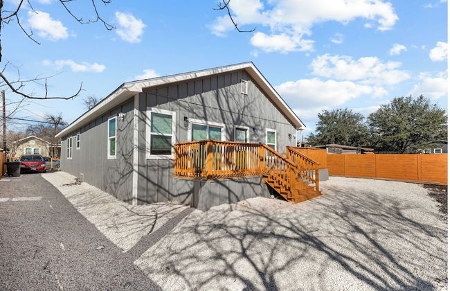 Retreat to a Brand-new Downtown Home 4br/3ba! - Photo 24