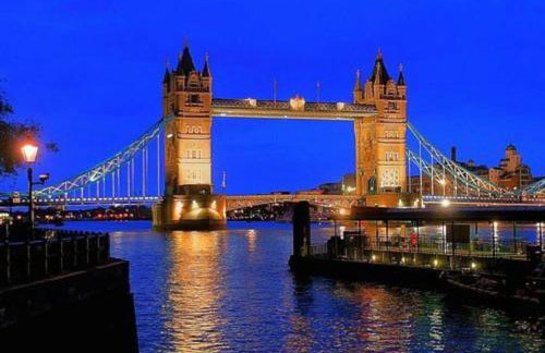 Luxury 2 Bed Maisonette with Parking Near Tube - Foto 36