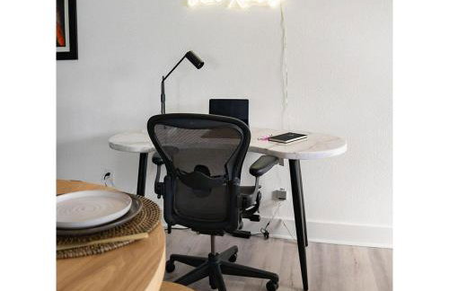 Stylish Downtown Apt - Workspace - Games - Parking - Foto 6