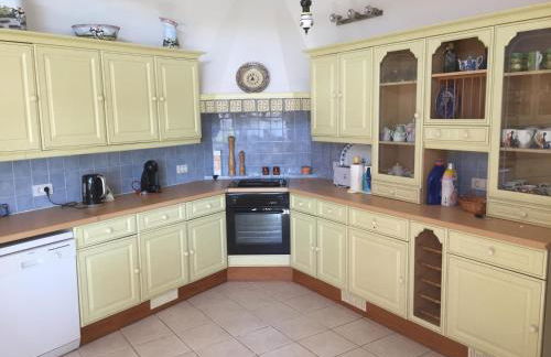 Spacious characterful villa with spectacular views in quiet rural setting. - Foto 14