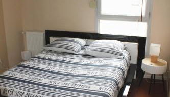 Cosy Appart - Proche Eurexpo - Balcon - Parking - Spacieux T2 - Foto 4, wardrobe