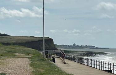 Modern apartment near the beach free parking - Photo 14