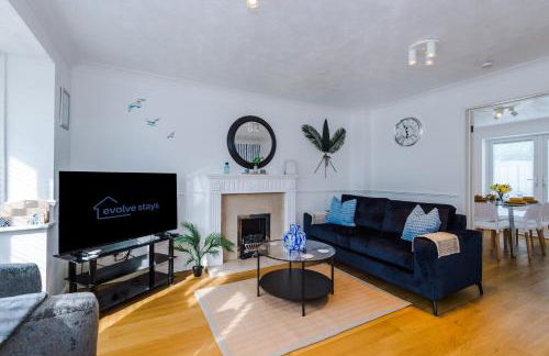 4BR Home for 8, Full Kitchen, Parking, WiFi in Northwich - Photo 68