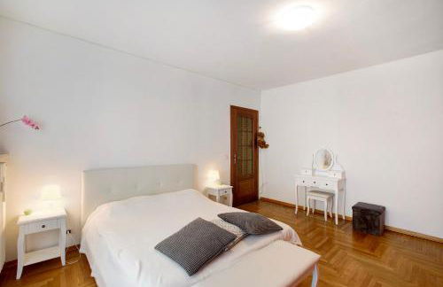 Vanna House - Photo 17