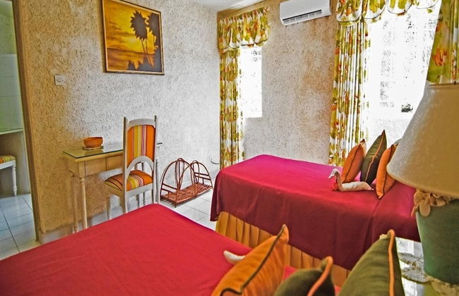 Sea Symphony Barbados - 6 B R Beachfront Villa w Staff - Foto 21