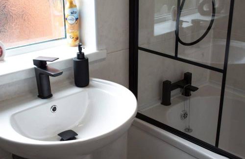 Spacious Large Group House Near NEC and Airport - Foto 51