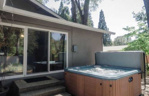 Grass Valley Home with Hot Tub - Photo 38