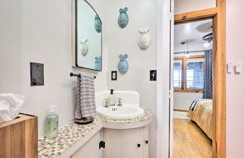 Lake-View Home with Deck and Gas Grill in Bernice! - Foto 12