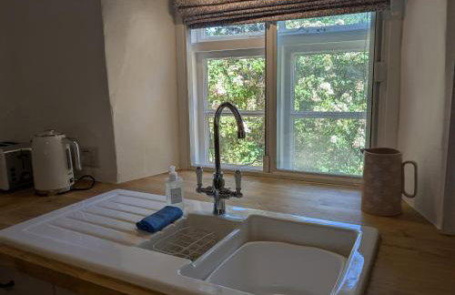 Period Thatched Cottage Towcester - Photo 19