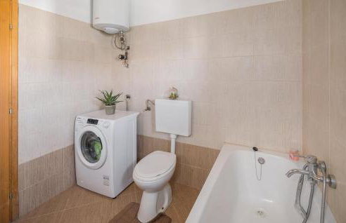 3 Bedroom Lovely Home In Sorici - Photo 23